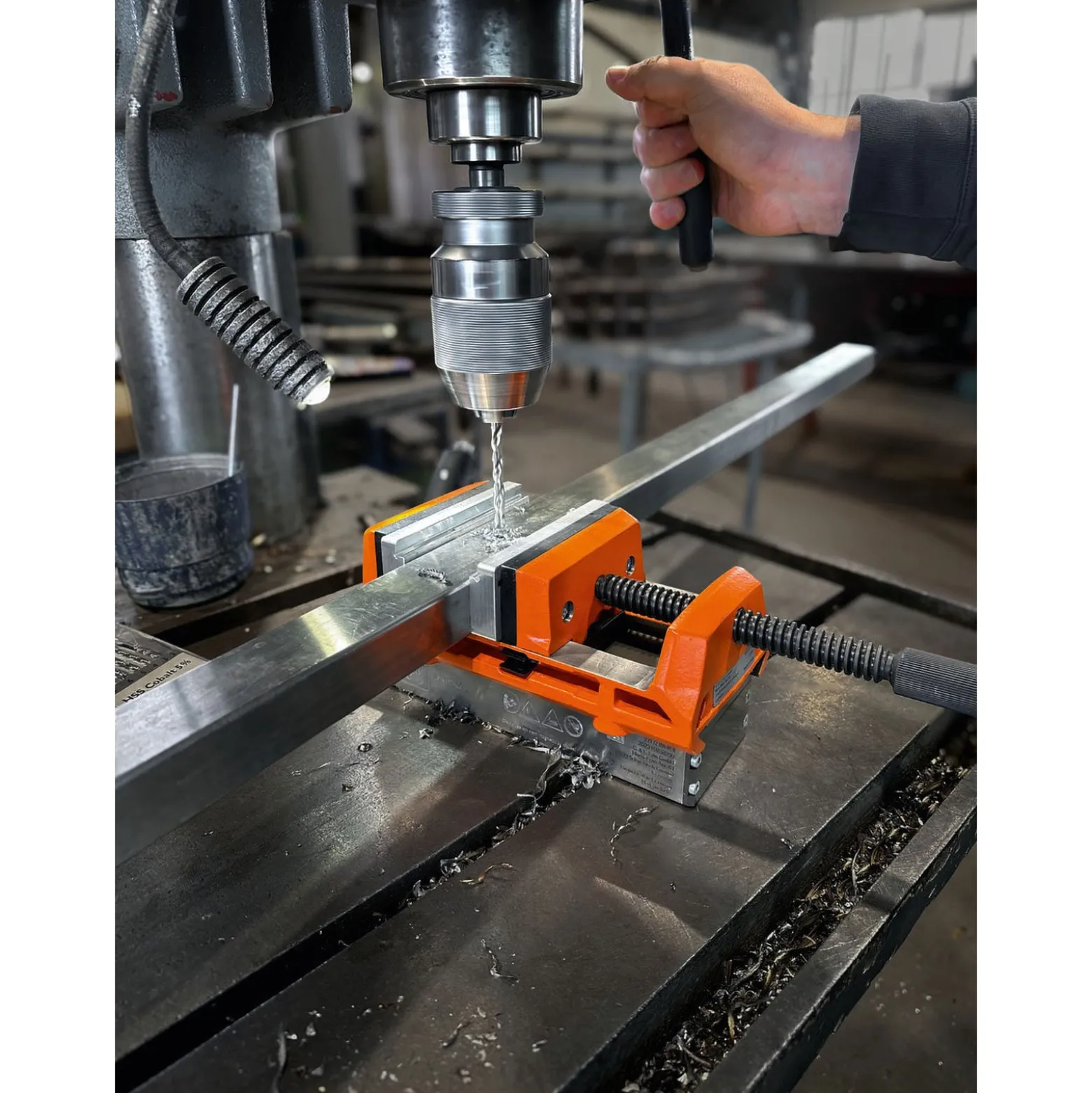 Fein Magnetschraubstock mit Backenbreite von 100 mmFEIN VersaMAG Schraubstock Set inklusive Schutzbacken aus Aluminium - 90701009000