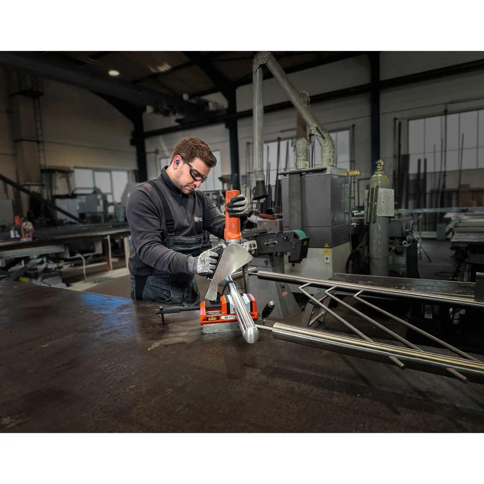 Fein Magnetschraubstock mit Backenbreite von 100 mmFEIN VersaMAG Schraubstock Set inklusive Schutzbacken aus Aluminium - 90701009000
