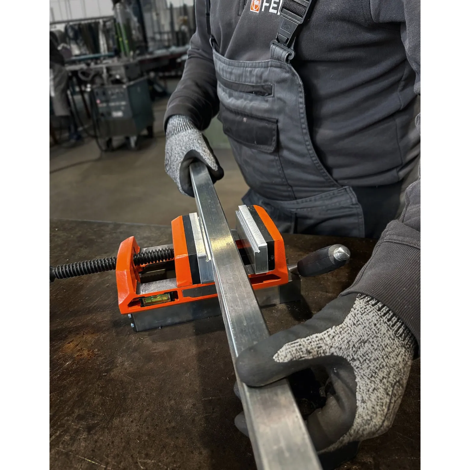 Fein Magnetschraubstock mit Backenbreite von 100 mmFEIN VersaMAG Schraubstock Set inklusive Schutzbacken aus Aluminium - 90701009000