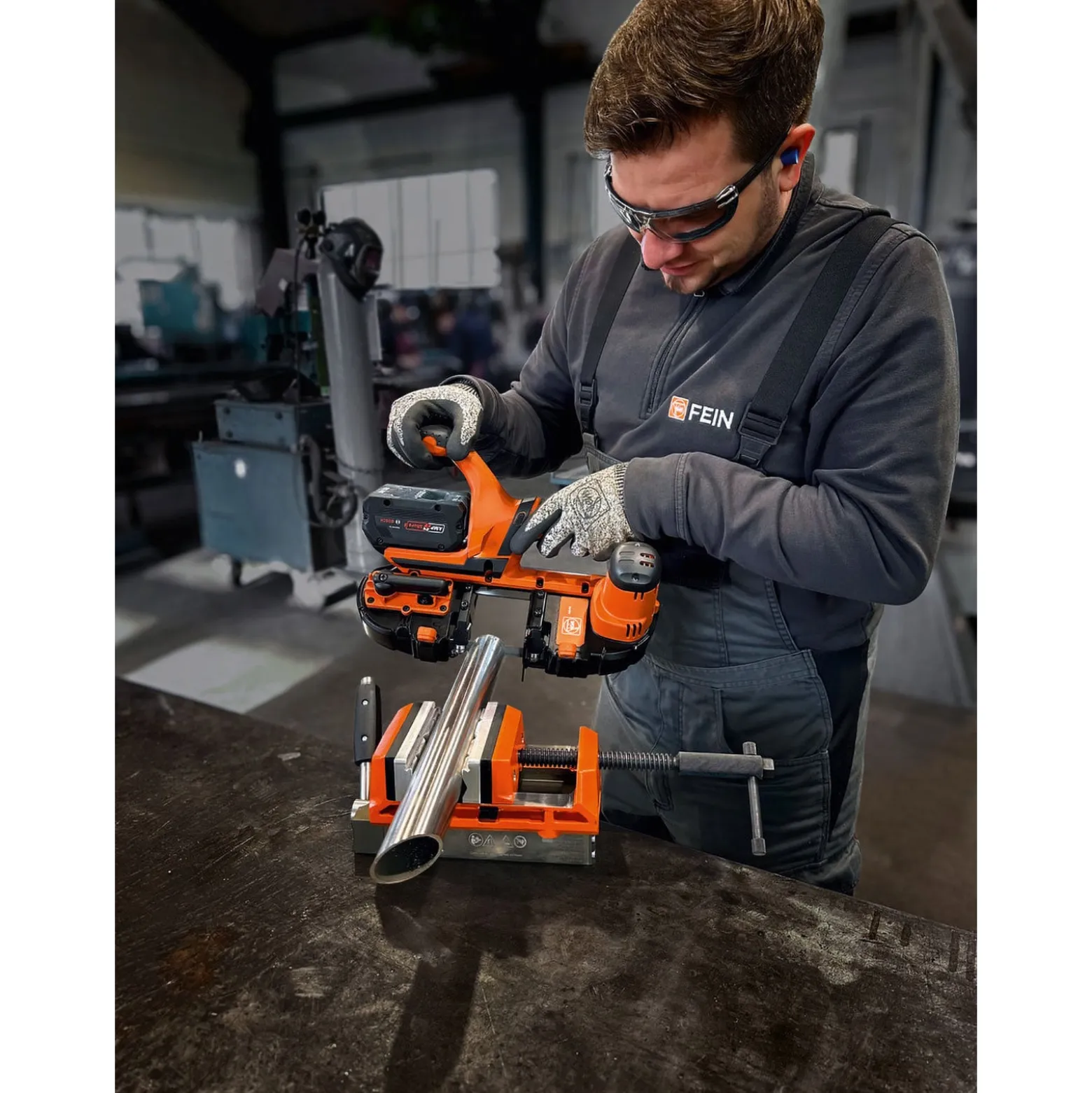 Fein Magnetschraubstock mit Backenbreite von 100 mmFEIN VersaMAG Schraubstock Set inklusive Schutzbacken aus Aluminium - 90701009000