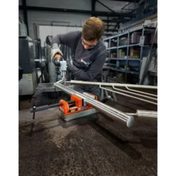 Fein Magnetschraubstock mit Backenbreite von 100 mmFEIN VersaMAG Schraubstock Set inklusive Schutzbacken aus Aluminium - 90701009000