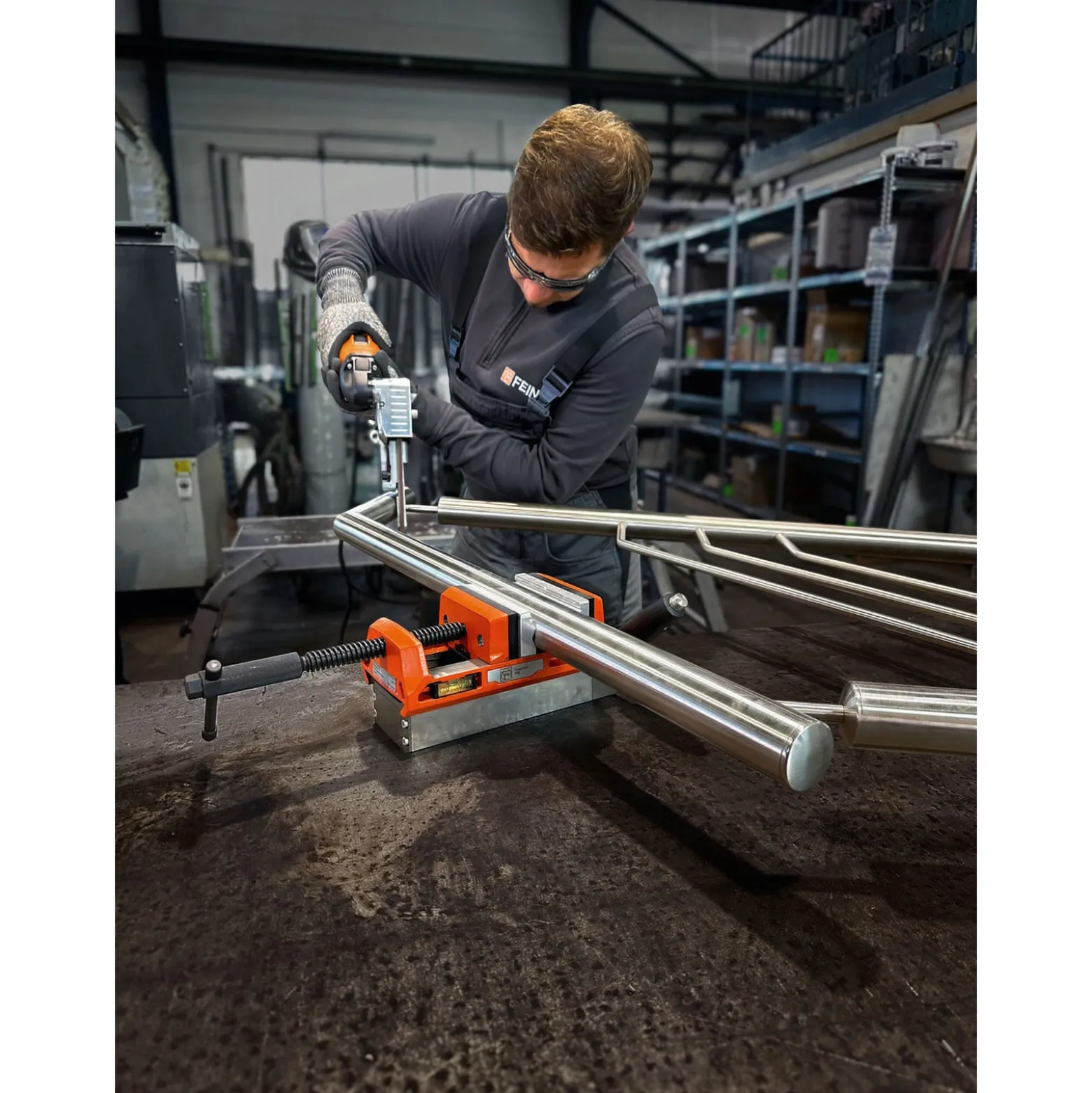 Fein Magnetschraubstock mit Backenbreite von 100 mmFEIN VersaMAG Schraubstock Set inklusive Schutzbacken aus Aluminium - 90701009000