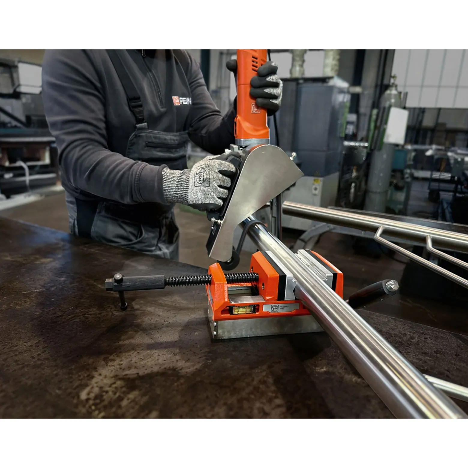 Fein Magnetschraubstock mit Backenbreite von 100 mmFEIN VersaMAG Schraubstock Set inklusive Schutzbacken aus Aluminium - 90701009000