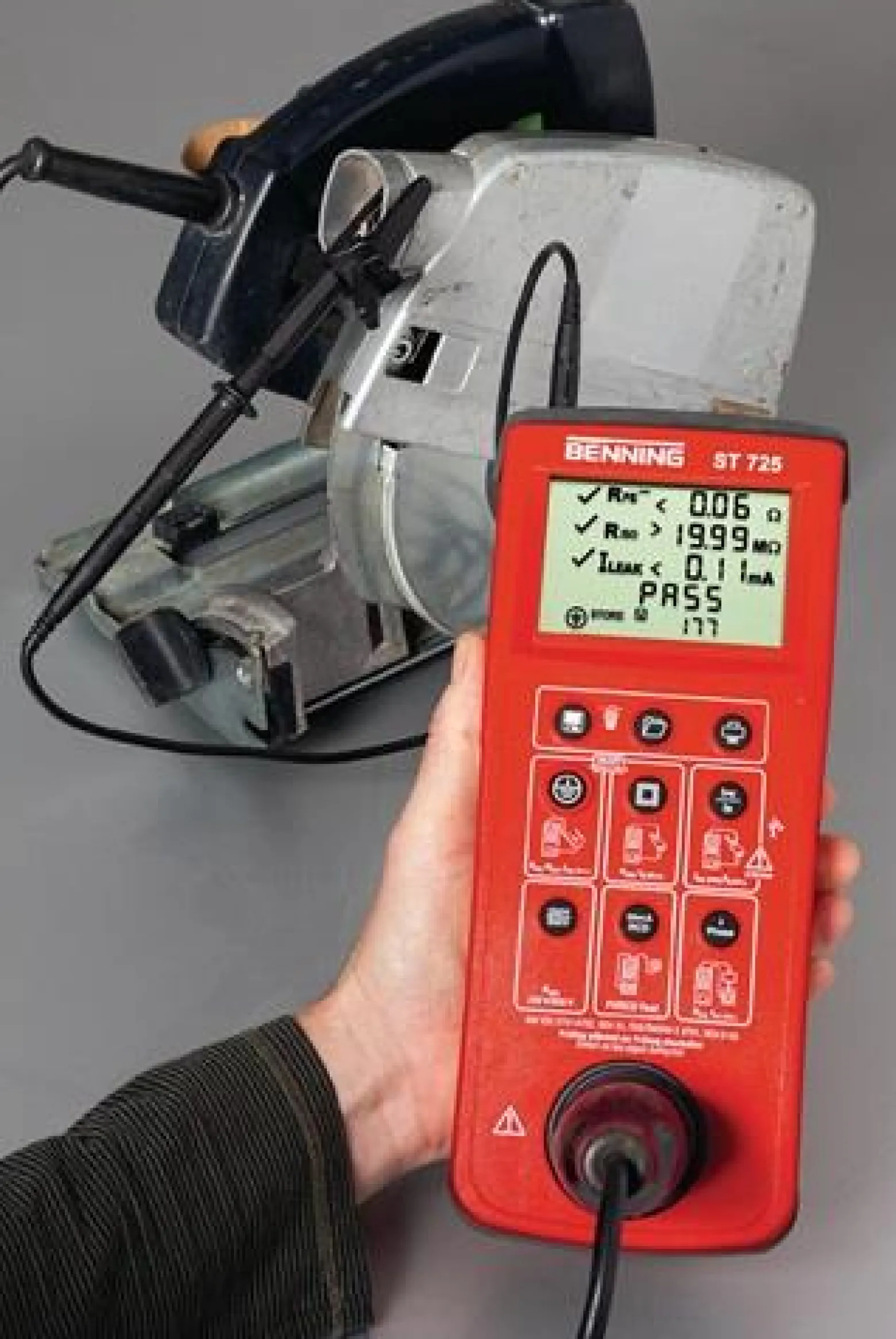 Gerätetester ST 725 Batterie-/Netzbetrieb L270xB115xH55mm BENNING