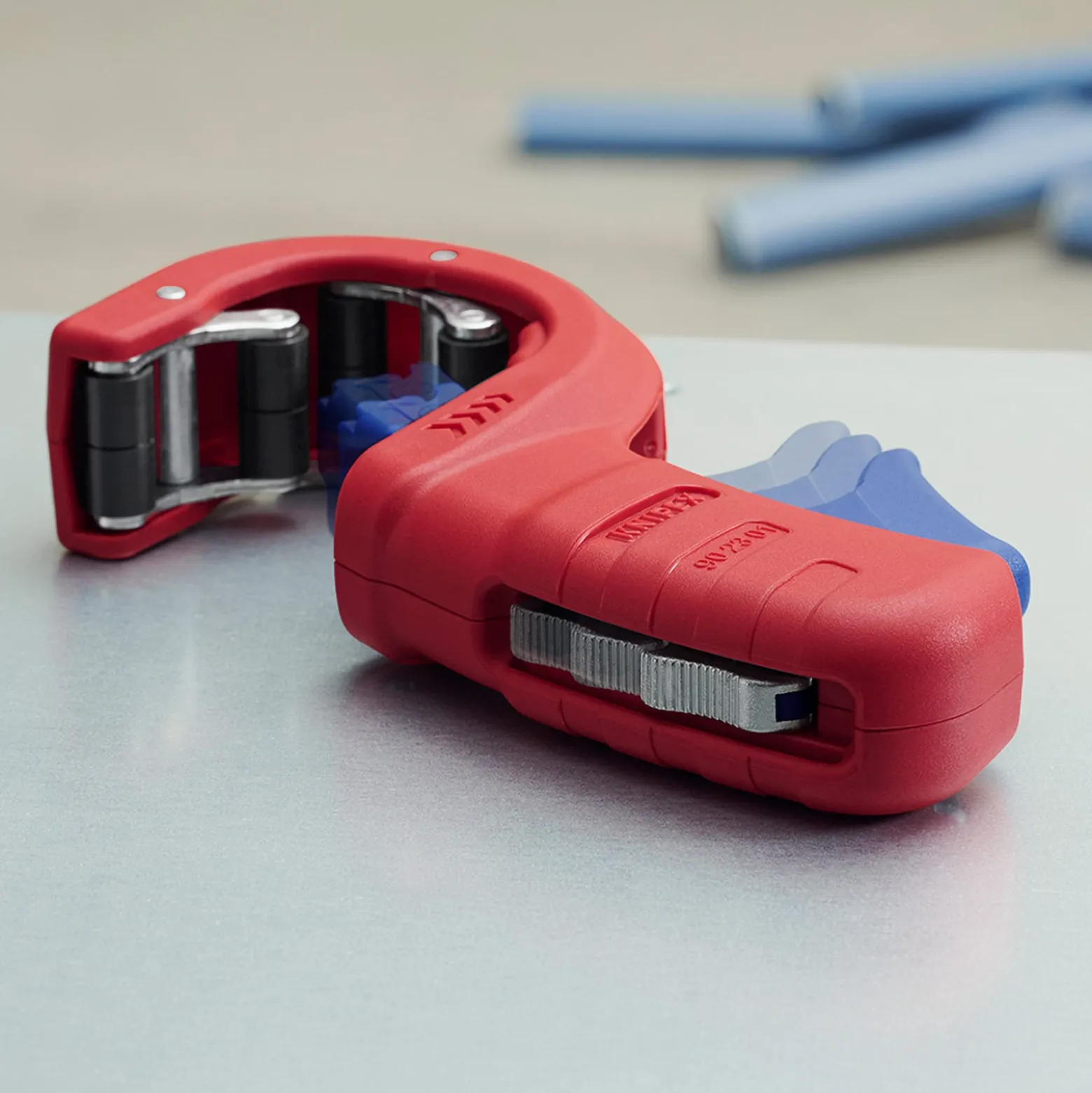 Knipex DP50 Rohrabschneider mit Kunststoff überzogen 202 mm - 902301BK