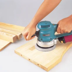 Makita BO6030JX Exzenterschleifer 310 W 150 mm + Schleifpapier-Set im MAKPAC
