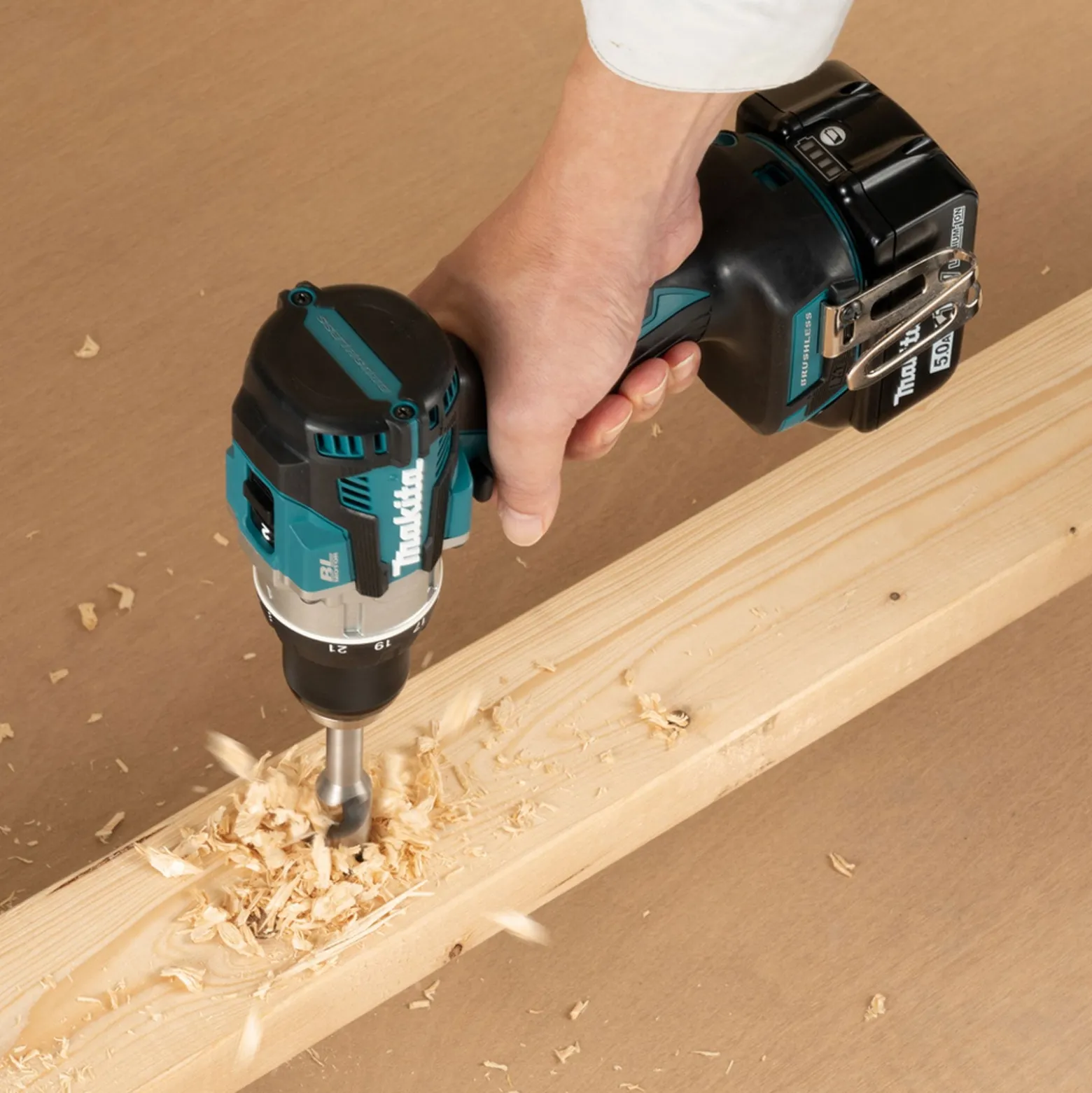 Makita DDF489RTJ Akku-Bohrschrauber 18 V / 2x 5,0 Ah Akku + Ladegerät im MAKPAC