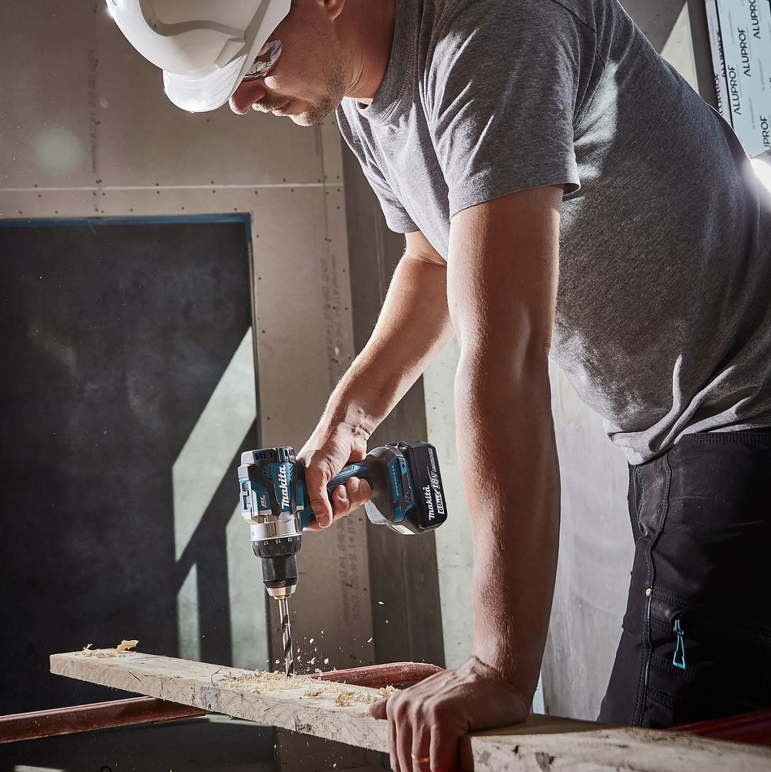 Makita DDF489RTJ Akku-Bohrschrauber 18 V / 2x 5,0 Ah Akku + Ladegerät im MAKPAC