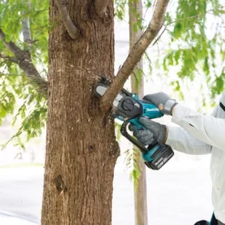Makita DUC101RF01 Akku-Astsäge / 1x 3,0 Ah Akku + Ladegerät