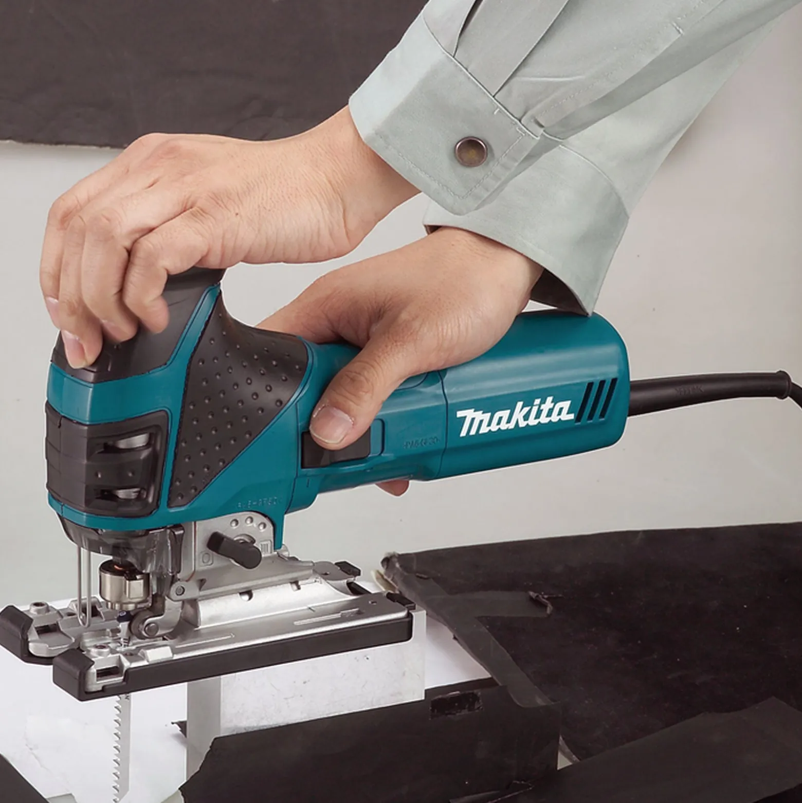Makita 4351FCTJB Pendelhubstichsäge 135 mm 720 W mit LED in schwarz