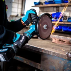 Makita GA038GT206 Akku-Winkelschleifer 40V max. / 2x 5,0 Ah Akku + Schnellladegerät im Transportkoffer + Side-Kick