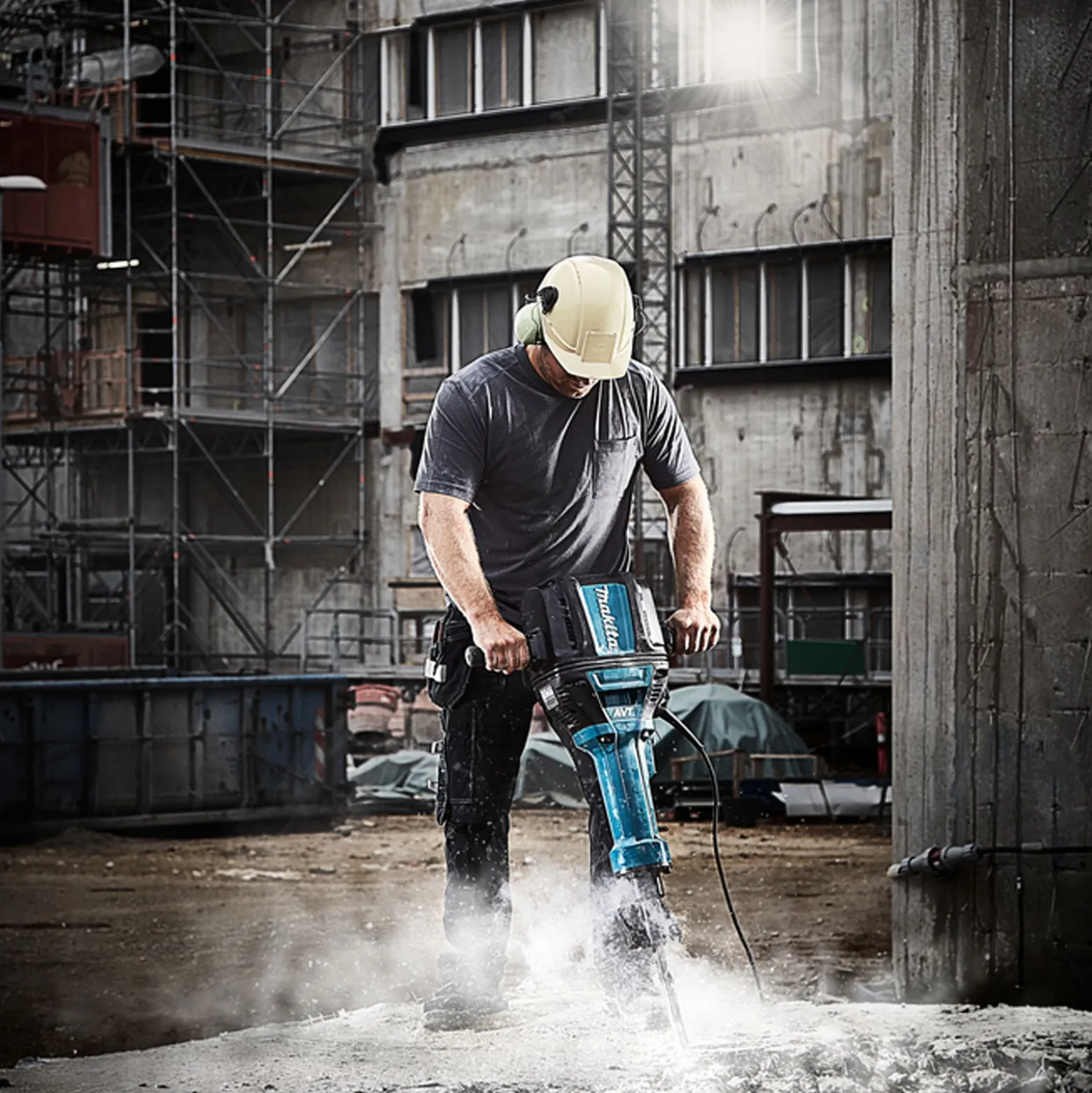 Makita HM1812 Stemmhammer für Bosch 1 1/8" 2.000 W