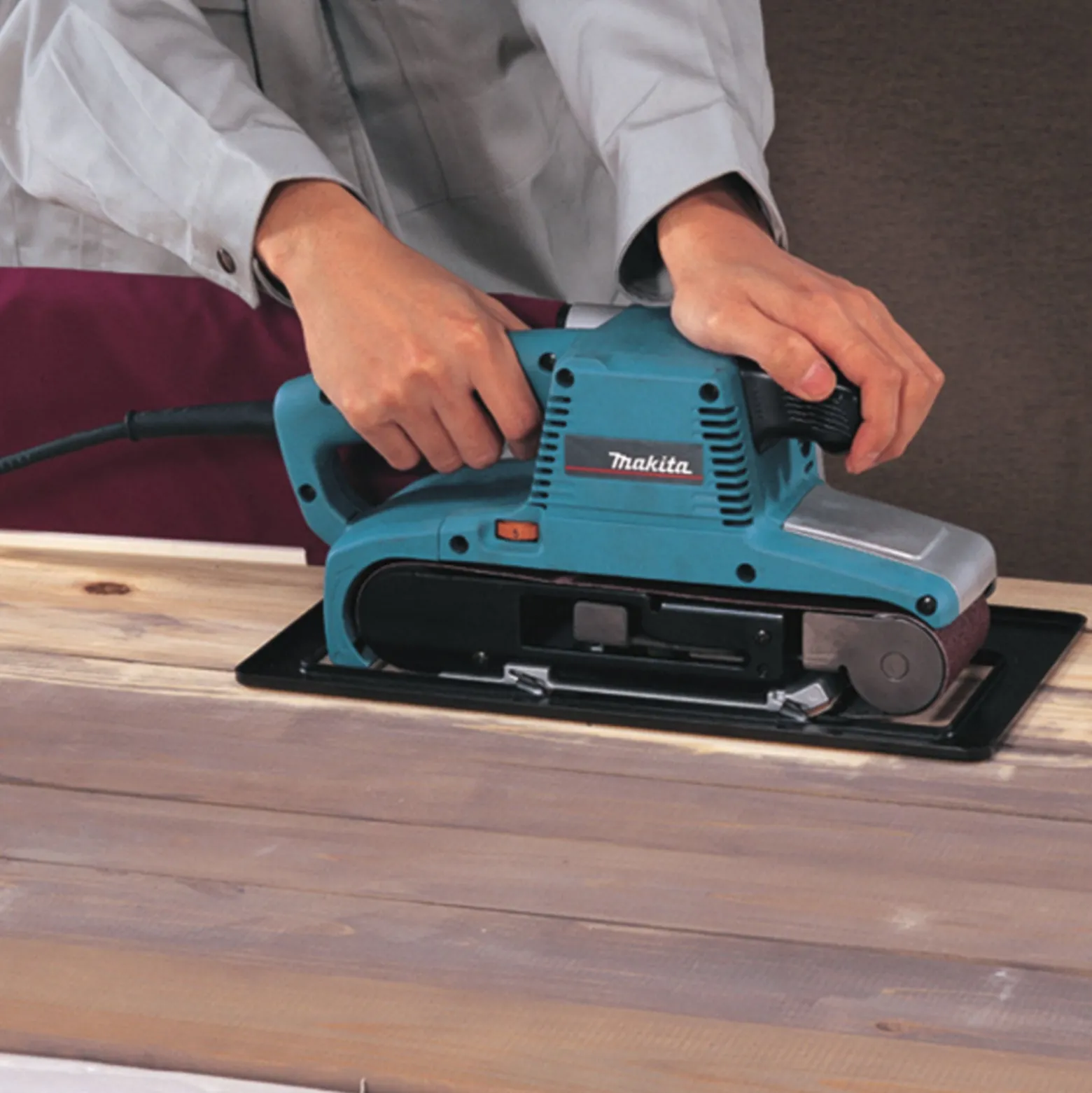Makita 9920J Bandschleifer 76 mm 1.010 W im MAKPAC