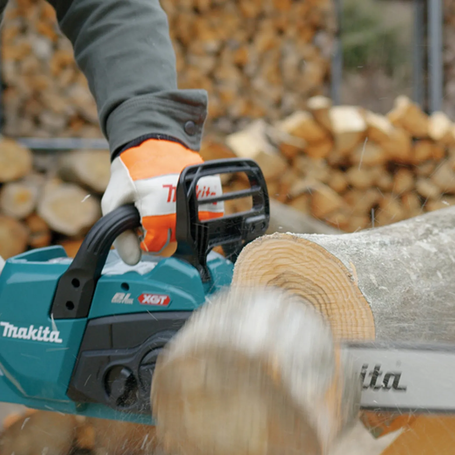 Makita UC022GT101 Akku-Kettensäge 40V max. / 1x Akku BL4050F 5,0 Ah + Schnellladegerät DC40RA