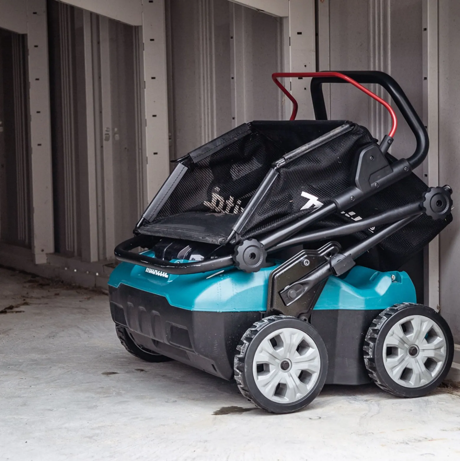 Makita UV001GZ Akku-Vertikutierer 40 V max. Solo